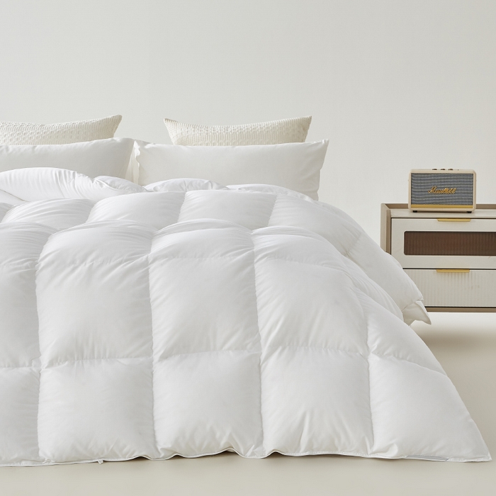 91家纺网 家纺一手货源 找家纺 美丽折家纺 2025新款云感零压羽丝绒被 白色