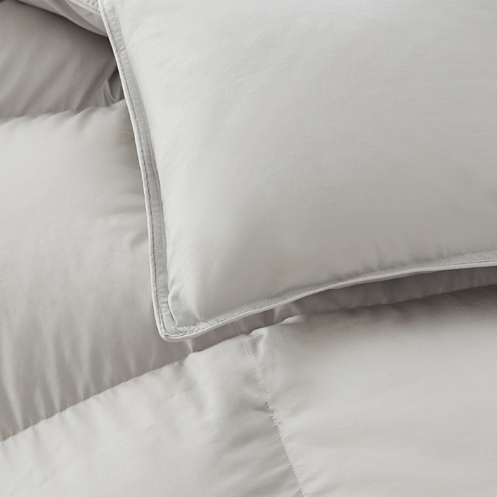 91家纺网 家纺一手货源 找家纺 美丽折家纺 2025新款云感零压羽丝绒被 灰色