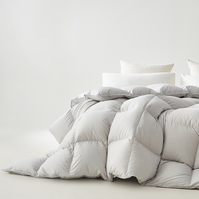 91家纺网 家纺一手货源 找家纺 美丽折家纺 2025新款云感零压羽丝绒被 灰色