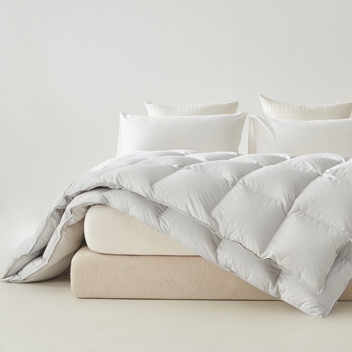 91家纺网 家纺一手货源 找家纺 美丽折家纺 2025新款云感零压羽丝绒被 灰色