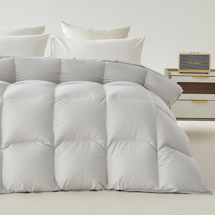 91家纺网 家纺一手货源 找家纺 美丽折家纺 2025新款云感零压羽丝绒被 灰色