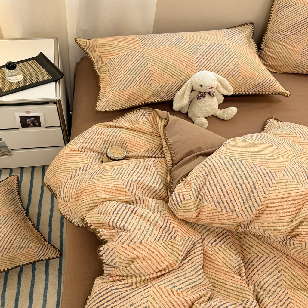 91家纺网 家纺一手货源 找家纺 （总）呗旺鹿 2025新款全棉纯棉磨毛休闲布达拉宫贝壳边四件套-场景二