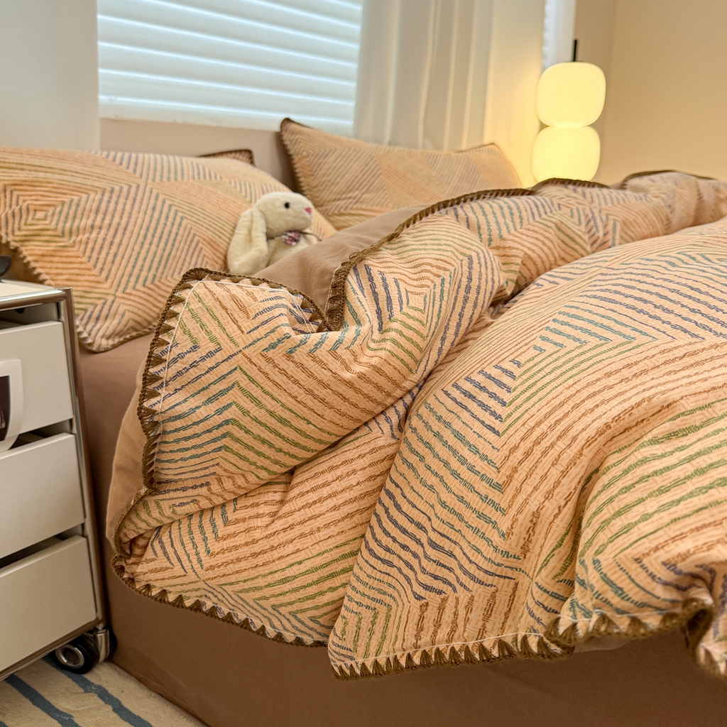 91家纺网 家纺一手货源 找家纺 （总）呗旺鹿 2025新款全棉纯棉磨毛休闲布达拉宫贝壳边四件套-场景二