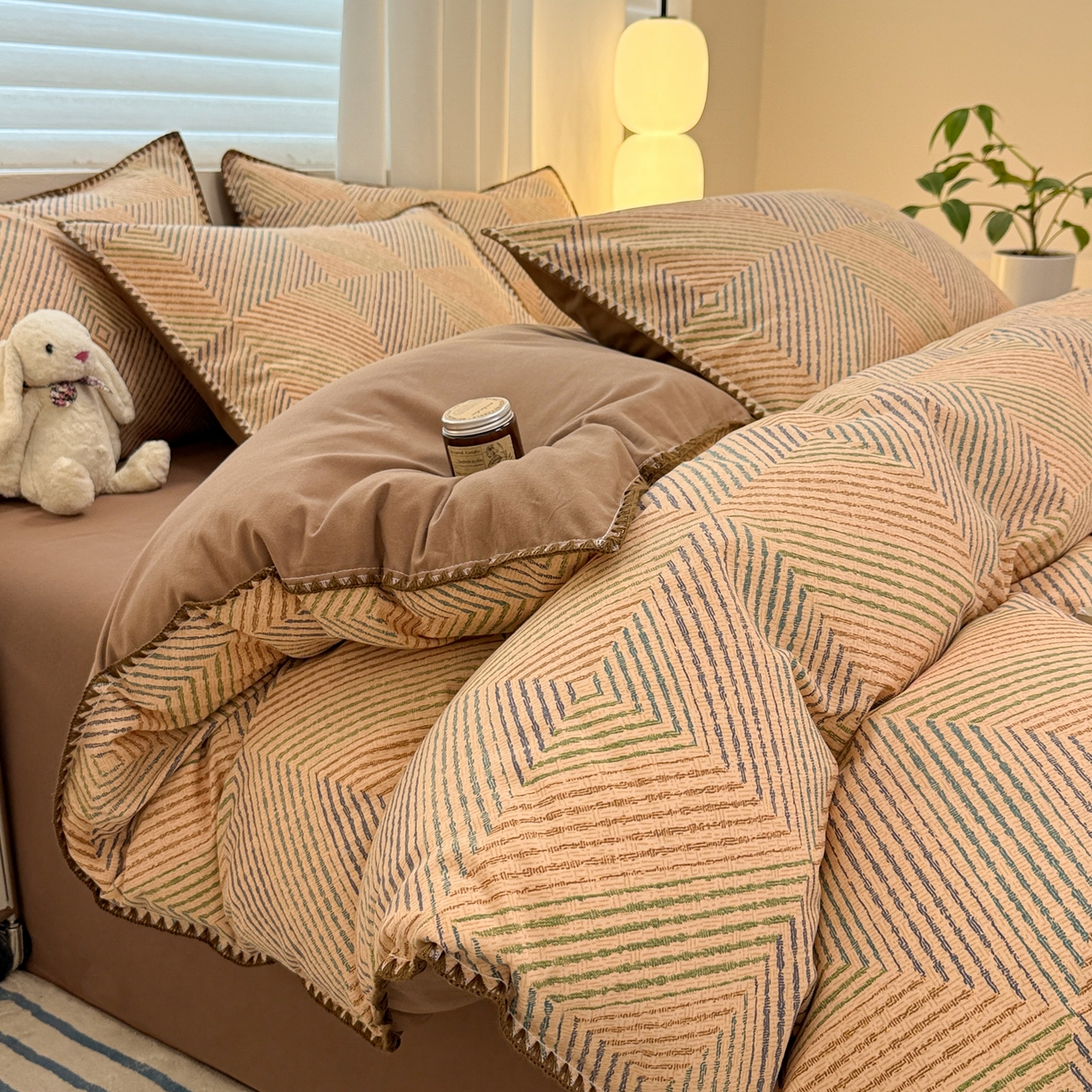 91家纺网 家纺一手货源 找家纺 （总）呗旺鹿 2025新款全棉纯棉磨毛休闲布达拉宫贝壳边四件套-场景二