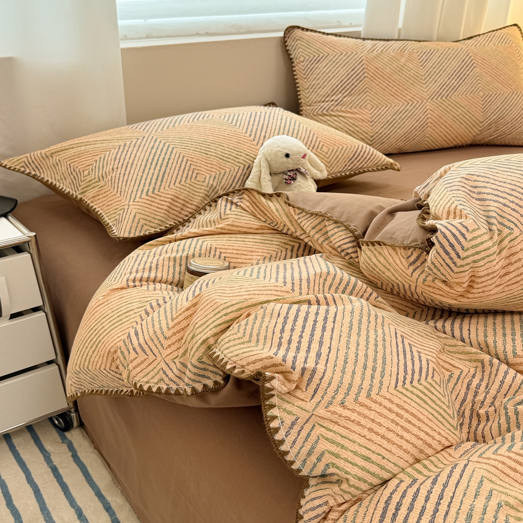 91家纺网 家纺一手货源 找家纺 （总）呗旺鹿 2025新款全棉纯棉磨毛休闲布达拉宫贝壳边四件套-场景二