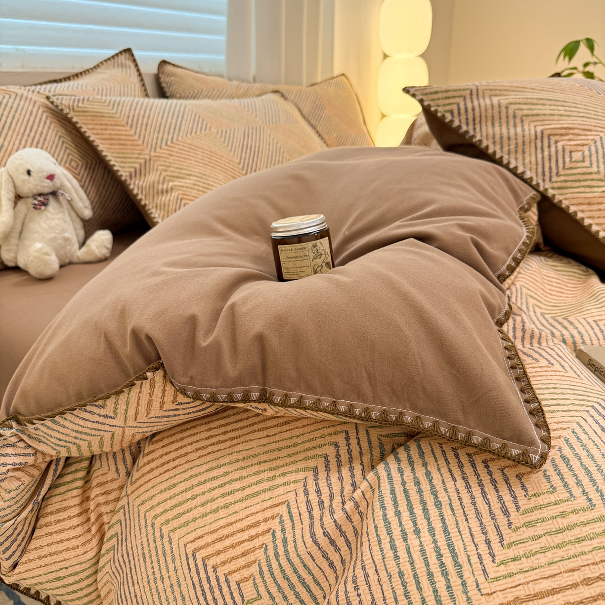 91家纺网 家纺一手货源 找家纺 （总）呗旺鹿 2025新款全棉纯棉磨毛休闲布达拉宫贝壳边四件套-场景二