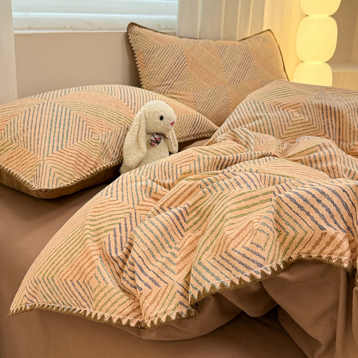 91家纺网 家纺一手货源 找家纺 （总）呗旺鹿 2025新款全棉纯棉磨毛休闲布达拉宫贝壳边四件套-场景二