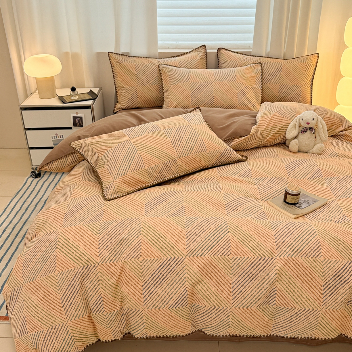 91家纺网 家纺一手货源 找家纺 （总）呗旺鹿 2025新款全棉纯棉磨毛休闲布达拉宫贝壳边四件套-场景二