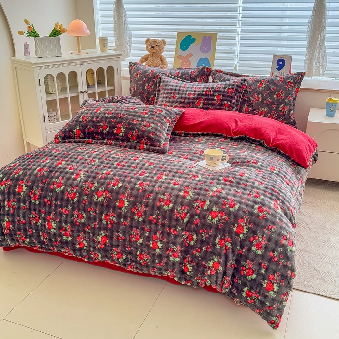 91家纺网 家纺一手货源 找家纺 梵克保罗 2025秋冬新款牛奶绒泡泡绒印花卡通花卉兔毛单被套三件套四件套 花仙子