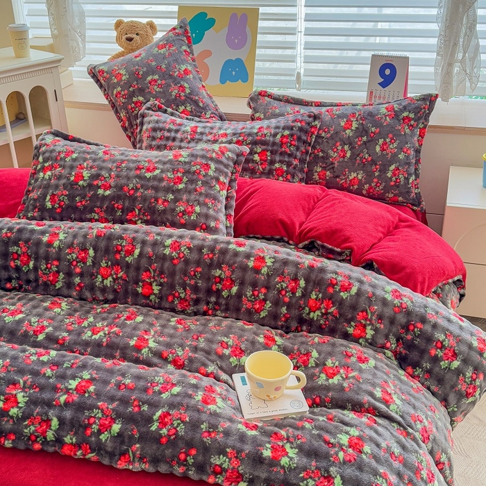 91家纺网 家纺一手货源 找家纺 梵克保罗 2025秋冬新款牛奶绒泡泡绒印花卡通花卉兔毛单被套三件套四件套 花仙子