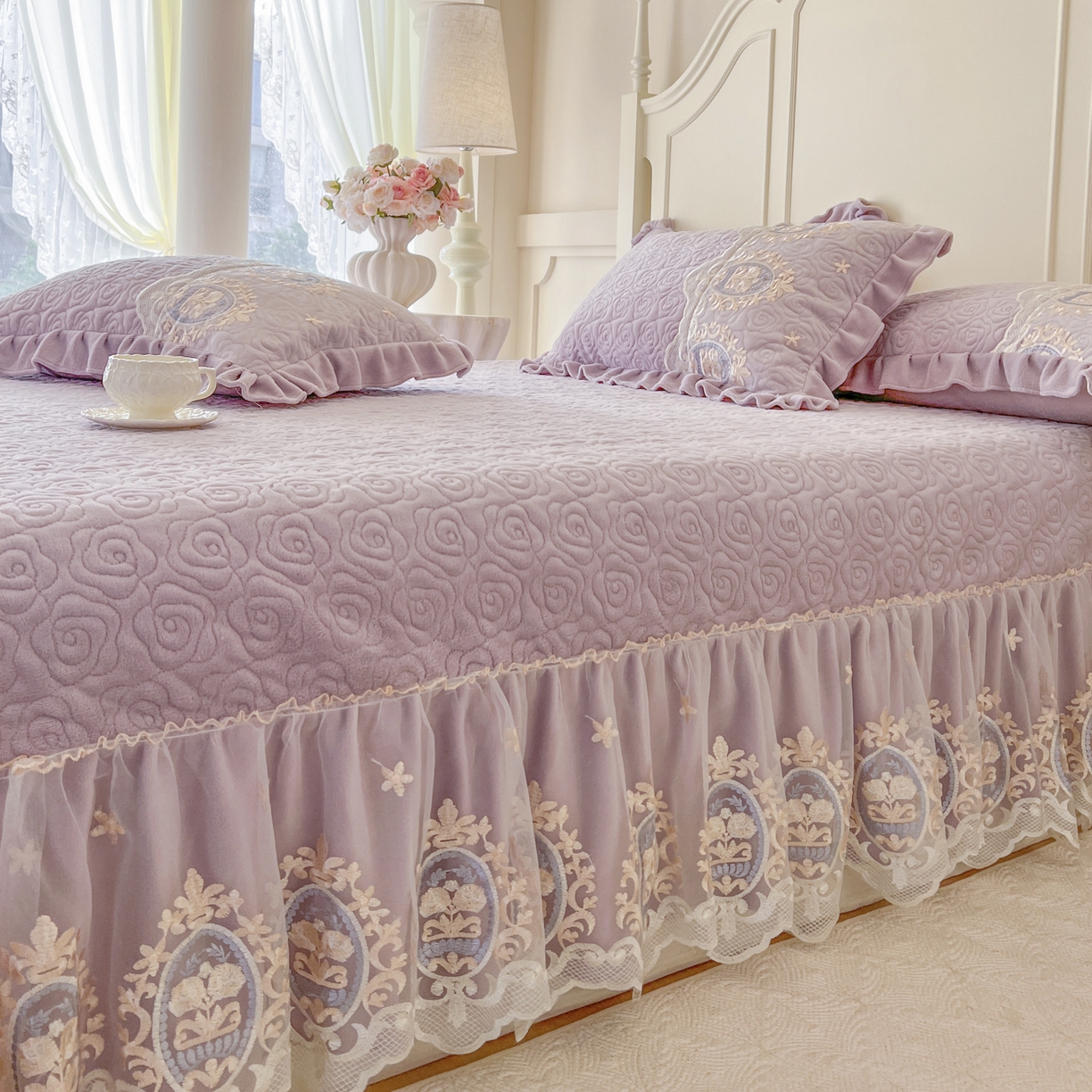 91家纺网 家纺一手货源 找家纺 恋尚 2025新款雕花牛奶绒绗缝夹棉床盖单品-可可西里（控价145起） 可可西里-香芋紫