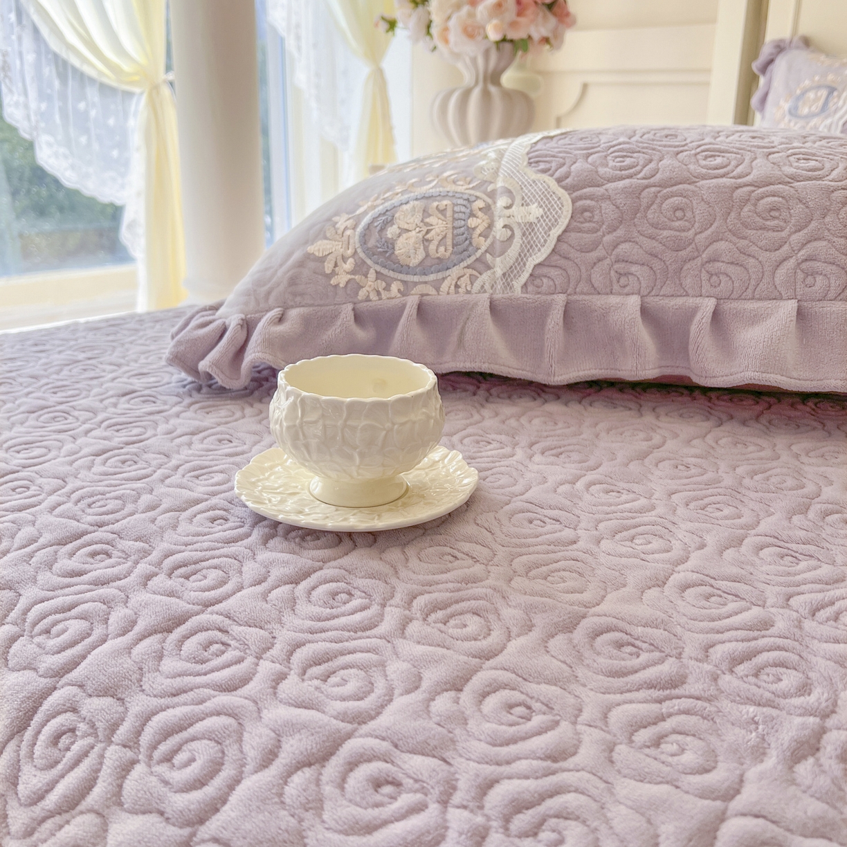 91家纺网 家纺一手货源 找家纺 恋尚 2025新款雕花牛奶绒绗缝夹棉床盖单品-可可西里（控价145起） 可可西里-香芋紫