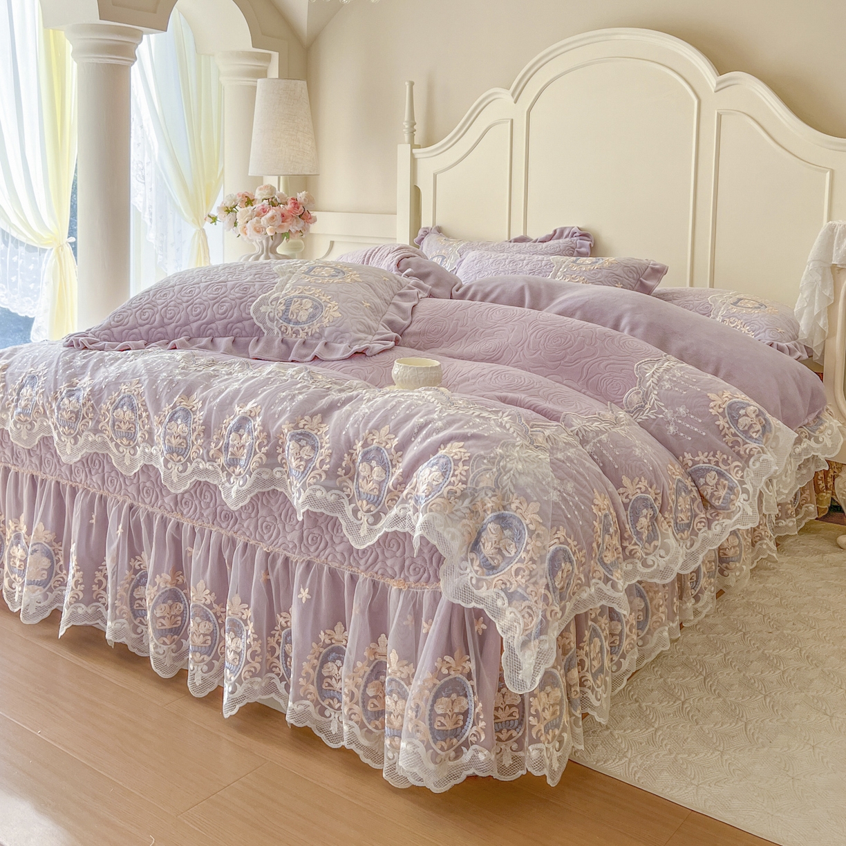 91家纺网 家纺一手货源 找家纺 恋尚 2025新款雕花牛奶绒绗缝夹棉床盖单品-可可西里（控价145起） 可可西里-香芋紫