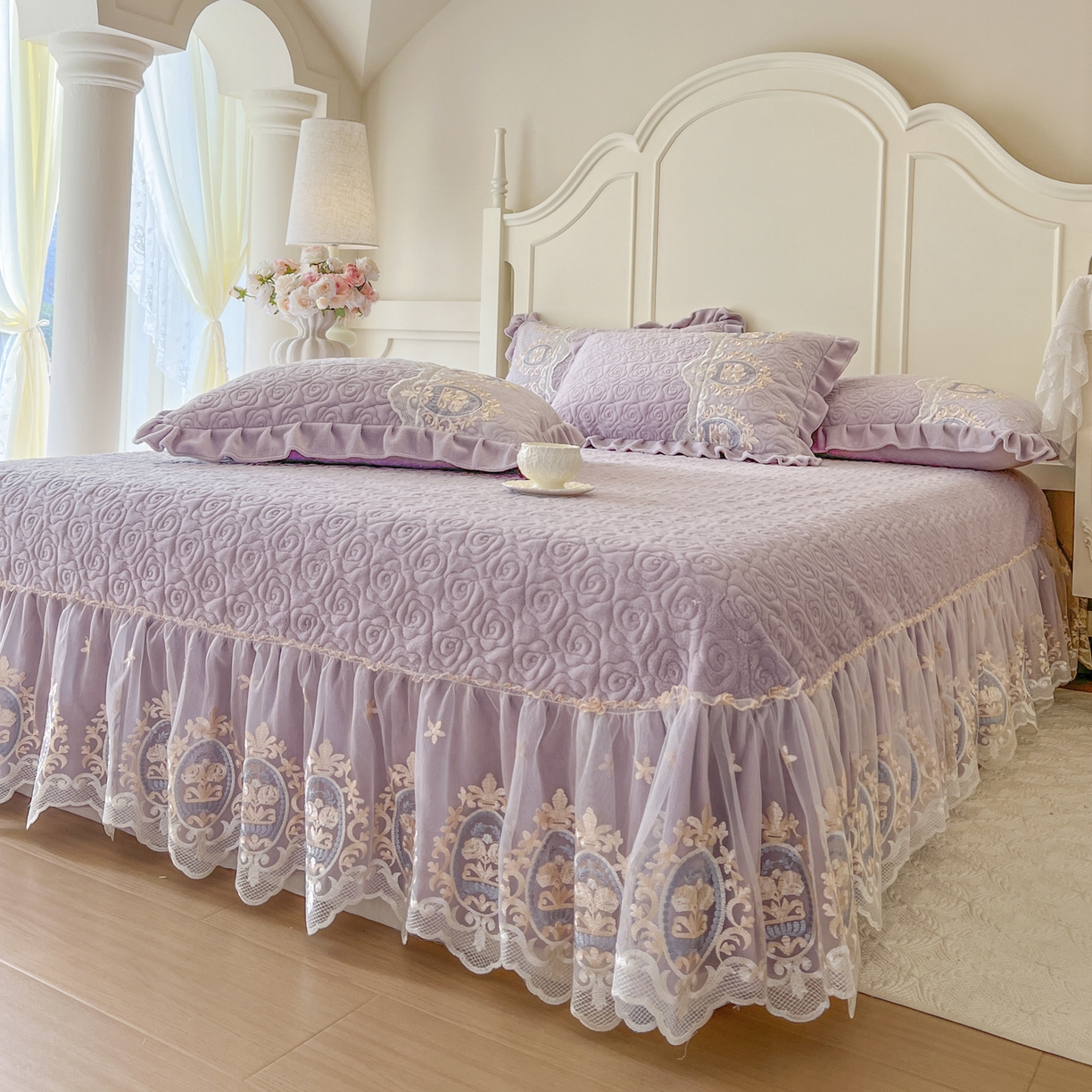 91家纺网 家纺一手货源 找家纺 恋尚 2025新款雕花牛奶绒绗缝夹棉床盖单品-可可西里（控价145起） 可可西里-香芋紫