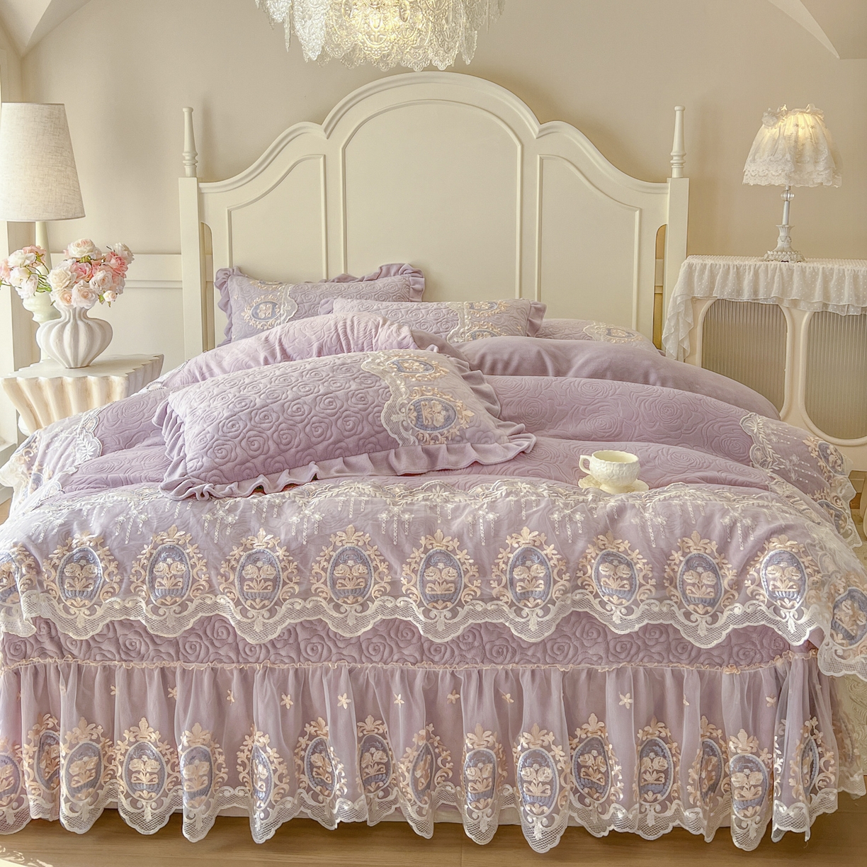 91家纺网 家纺一手货源 找家纺 恋尚 2025新款雕花牛奶绒绗缝夹棉床盖四件套-可可西里（控价305起） 可可西里-香芋紫