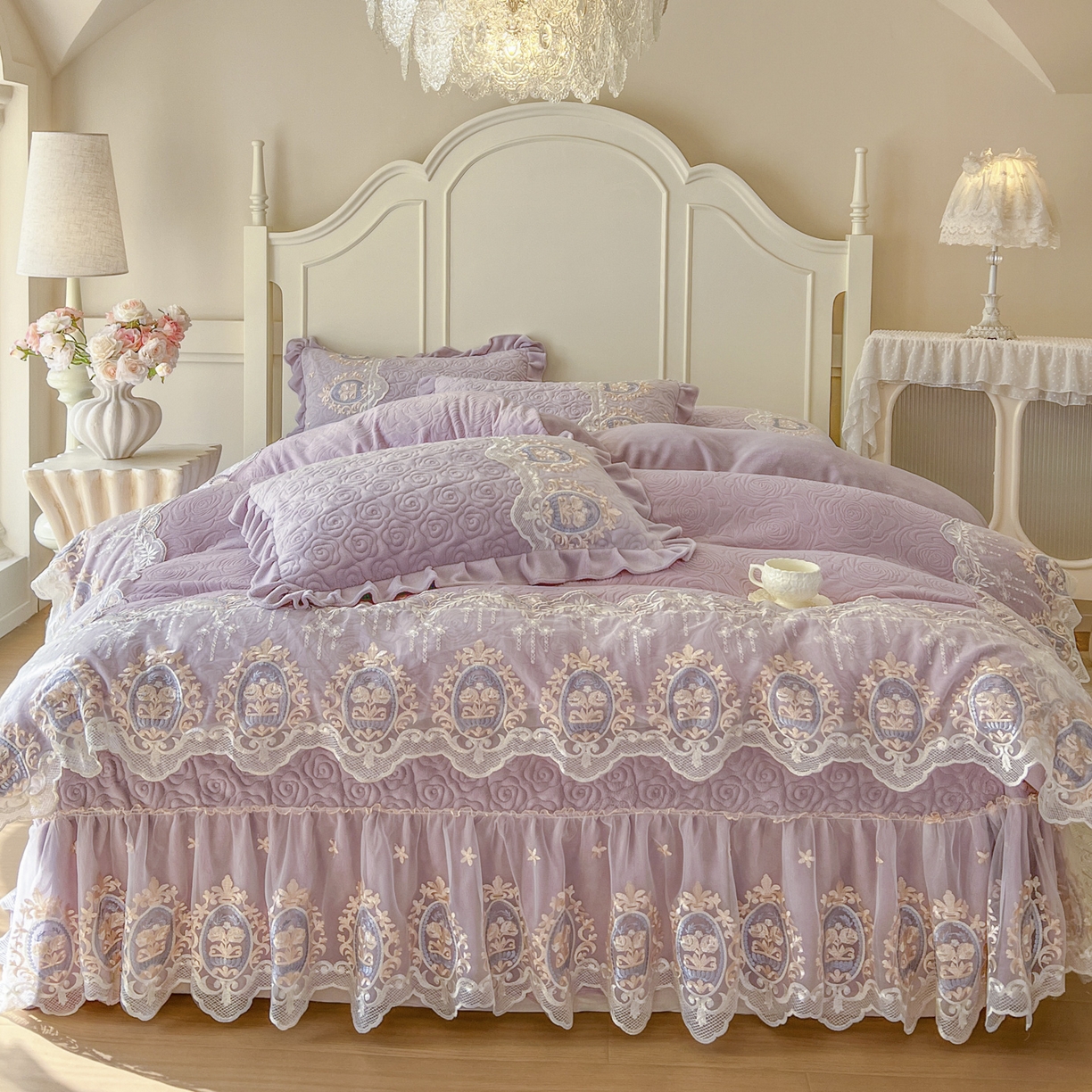 91家纺网 家纺一手货源 找家纺 恋尚 2025新款雕花牛奶绒绗缝夹棉床盖四件套-可可西里（控价305起） 可可西里-香芋紫