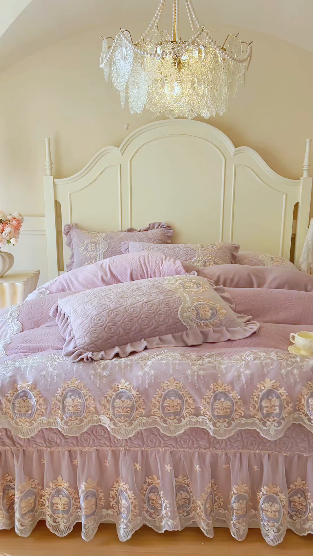 91家纺网 家纺一手货源 找家纺 恋尚 2025新款雕花牛奶绒绗缝夹棉床盖四件套-可可西里（控价305起） 可可西里-香芋紫