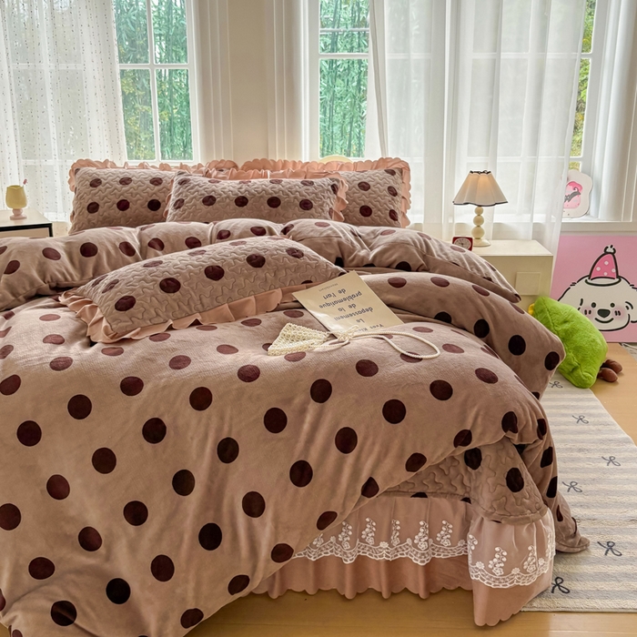 91家纺网 家纺一手货源 找家纺 浩浩家纺 2025新款舒适花边牛奶绒床盖四件套 圆点