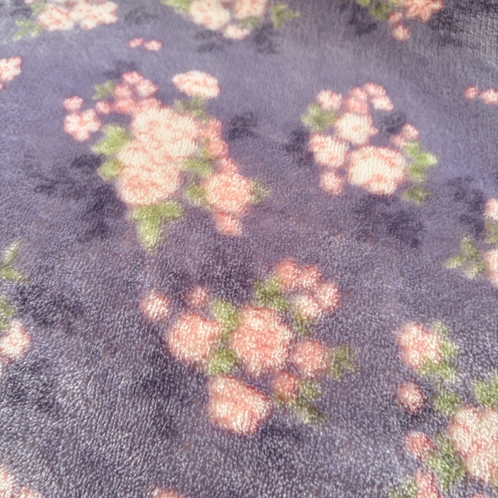 91家纺网 家纺一手货源 找家纺 浩浩家纺 2025新款舒适花边牛奶绒床盖四件套 手捧花