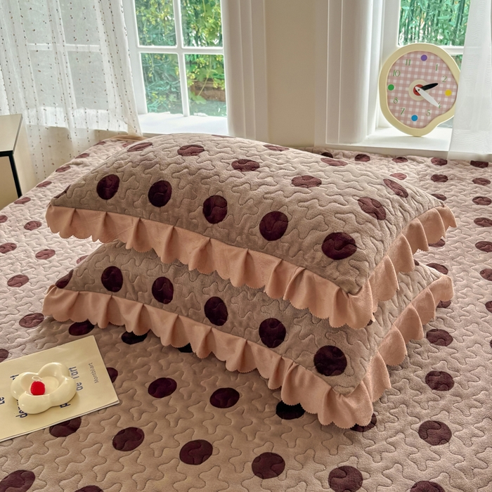 91家纺网 家纺一手货源 找家纺 浩浩家纺 2025新款舒适花边牛奶绒床盖四件套 圆点