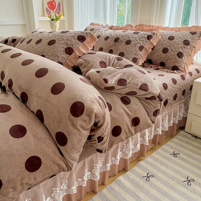 91家纺网 家纺一手货源 找家纺 浩浩家纺 2025新款舒适花边牛奶绒床盖四件套 圆点