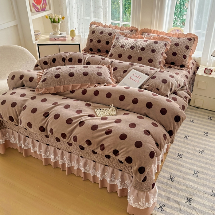 91家纺网 家纺一手货源 找家纺 浩浩家纺 2025新款舒适花边牛奶绒床盖四件套 圆点