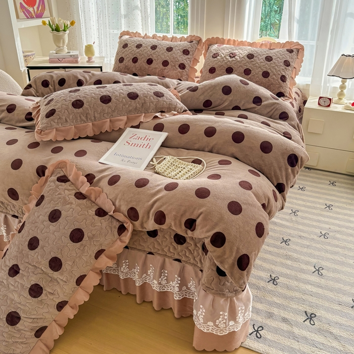 91家纺网 家纺一手货源 找家纺 浩浩家纺 2025新款舒适花边牛奶绒床盖四件套 圆点