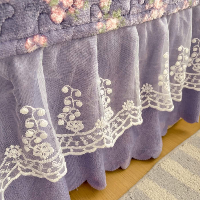 91家纺网 家纺一手货源 找家纺 浩浩家纺 2025新款舒适花边牛奶绒床盖四件套 手捧花