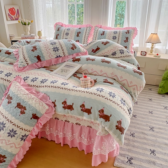 91家纺网 家纺一手货源 找家纺 浩浩家纺 2025新款舒适花边牛奶绒床盖四件套 欢乐狗