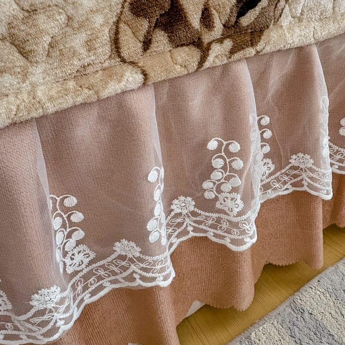 91家纺网 家纺一手货源 找家纺 浩浩家纺 2025新款舒适花边牛奶绒床盖四件套 花影棕