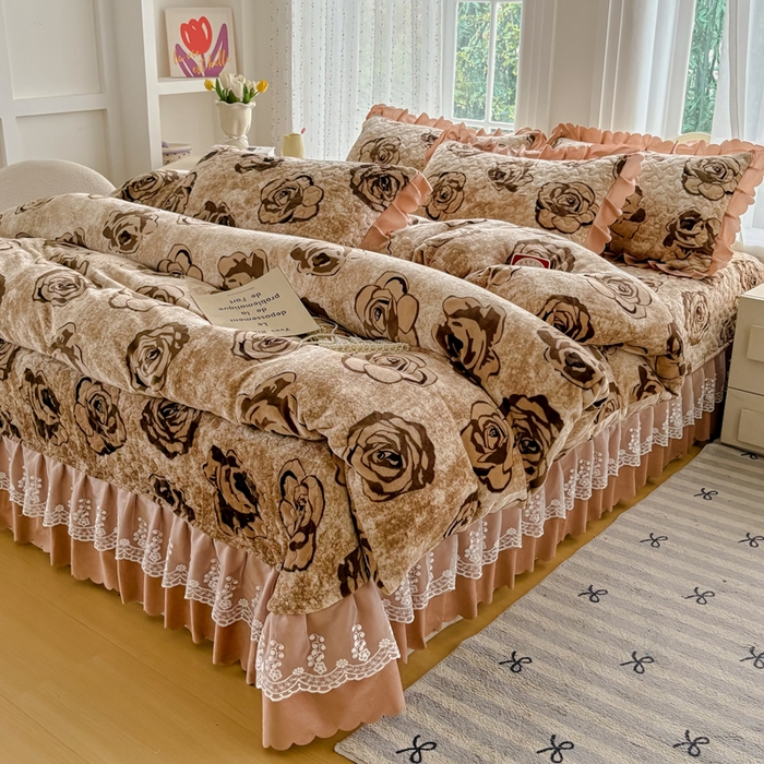 91家纺网 家纺一手货源 找家纺 浩浩家纺 2025新款舒适花边牛奶绒床盖四件套 花影棕