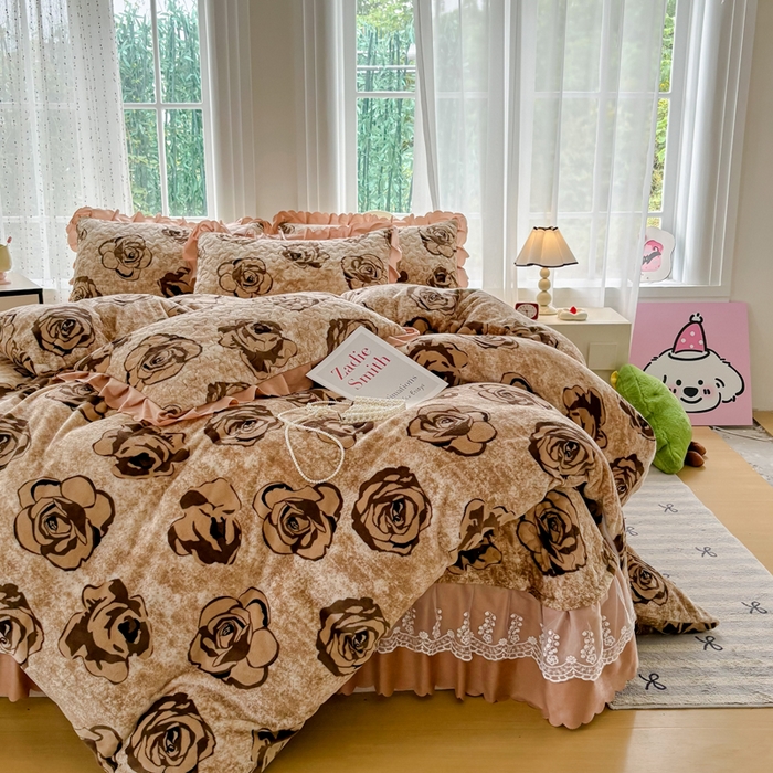 91家纺网 家纺一手货源 找家纺 浩浩家纺 2025新款舒适花边牛奶绒床盖四件套 花影棕