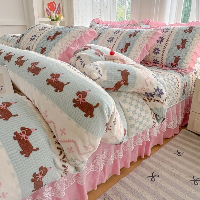 91家纺网 家纺一手货源 找家纺 浩浩家纺 2025新款舒适花边牛奶绒床盖四件套 欢乐狗