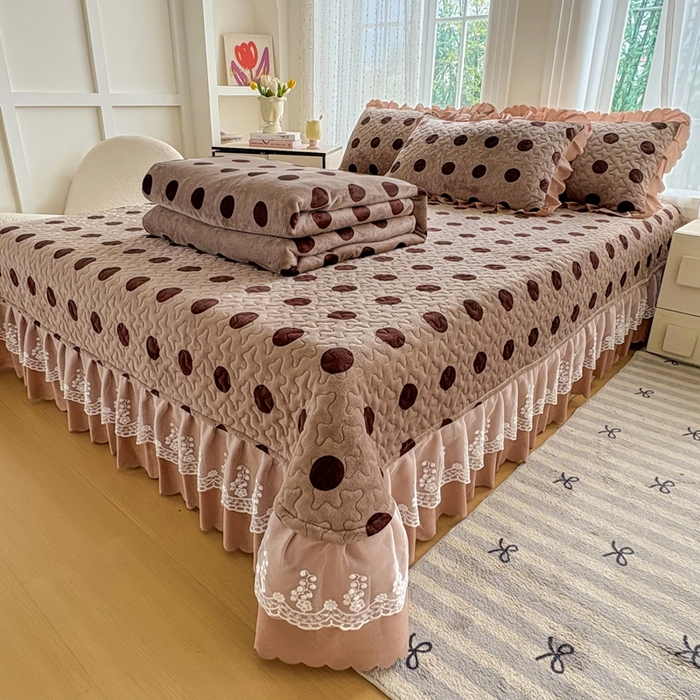 91家纺网 家纺一手货源 找家纺 浩浩家纺 2025新款舒适花边牛奶绒床盖四件套 圆点