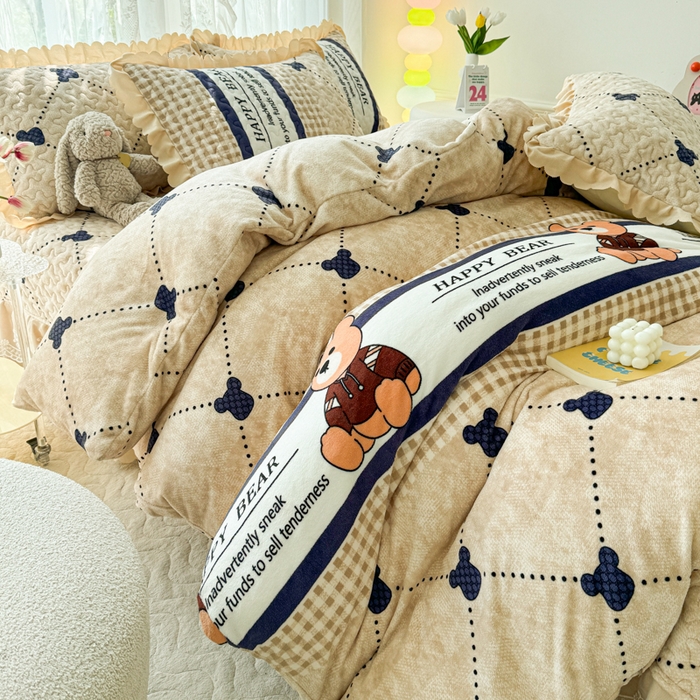 91家纺网 家纺一手货源 找家纺 浩浩家纺 2025新款舒适花边牛奶绒床盖四件套 小熊