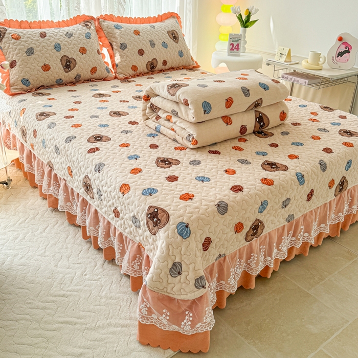 91家纺网 家纺一手货源 找家纺 浩浩家纺 2025新款舒适花边牛奶绒床盖四件套 爱心小熊