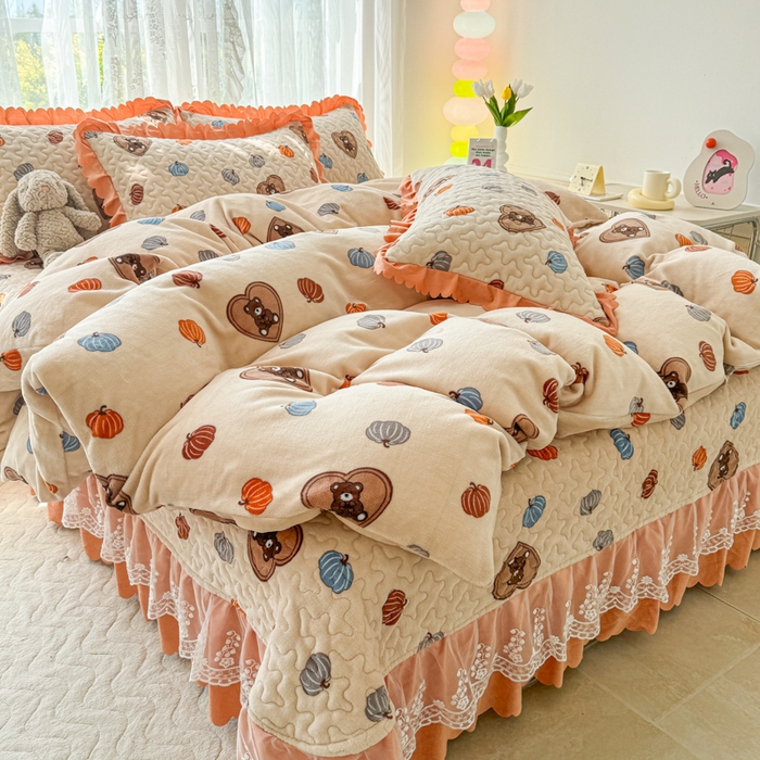 91家纺网 家纺一手货源 找家纺 浩浩家纺 2025新款舒适花边牛奶绒床盖四件套 爱心小熊