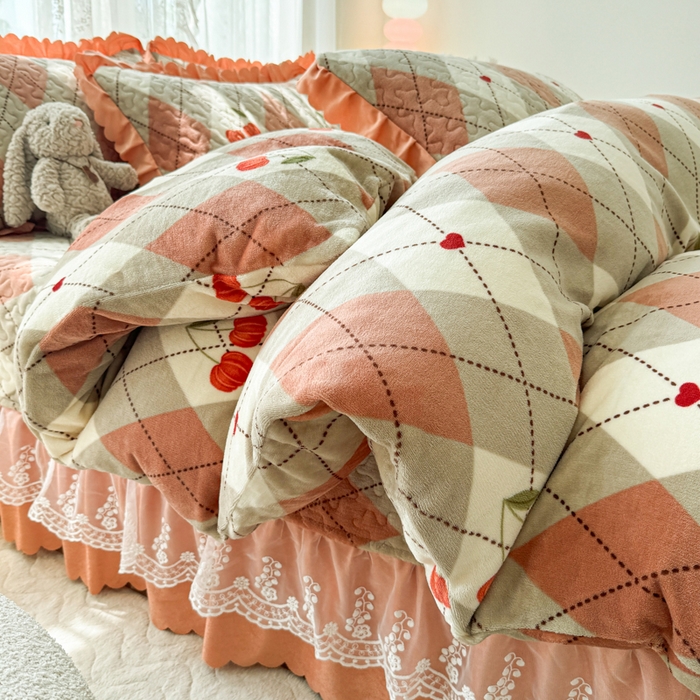 91家纺网 家纺一手货源 找家纺 浩浩家纺 2025新款舒适花边牛奶绒床盖四件套 线条