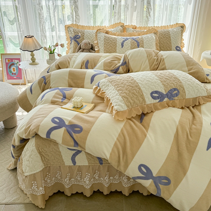 91家纺网 家纺一手货源 找家纺 浩浩家纺 2025新款舒适花边牛奶绒床盖四件套 简约蝴蝶结