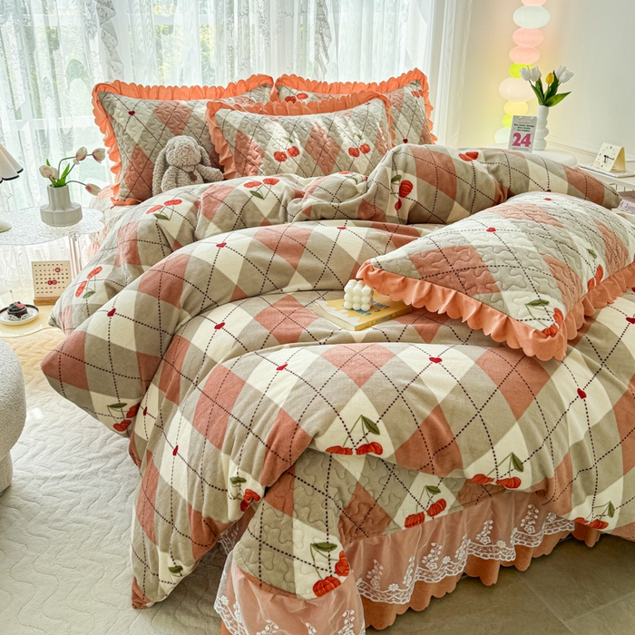 91家纺网 家纺一手货源 找家纺 浩浩家纺 2025新款舒适花边牛奶绒床盖四件套 线条