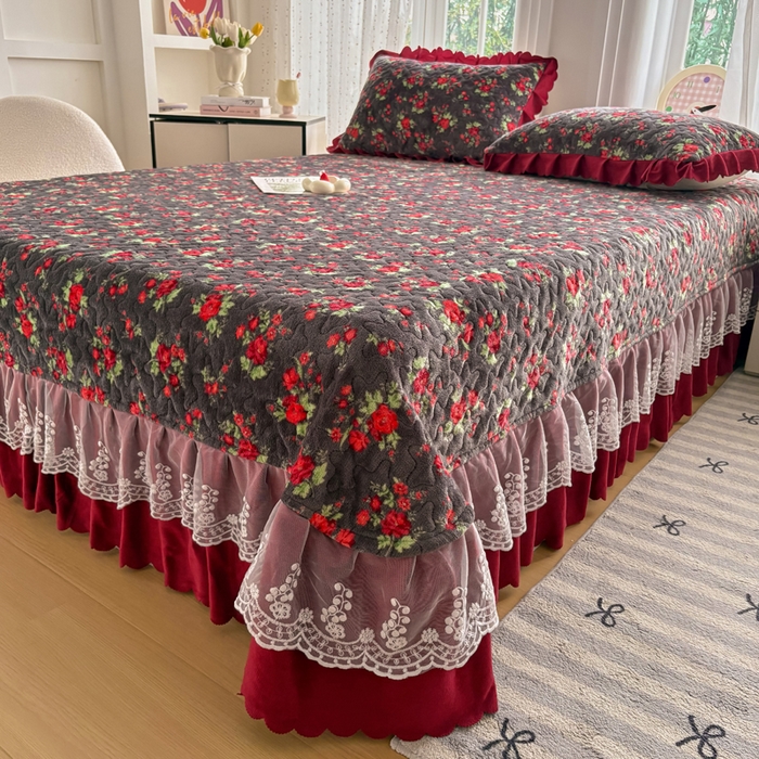 91家纺网 家纺一手货源 找家纺 浩浩家纺 2025新款舒适花边牛奶绒床盖四件套 红花