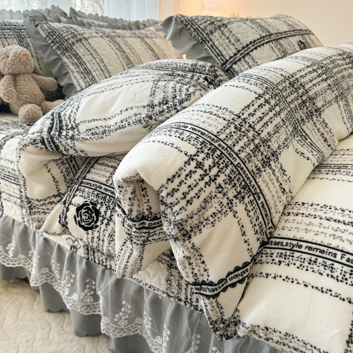 91家纺网 家纺一手货源 找家纺 浩浩家纺 2025新款舒适花边牛奶绒床盖四件套 山茶花