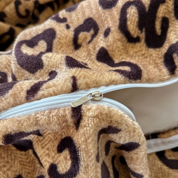 91家纺网 家纺一手货源 找家纺 浩浩家纺 2025新款舒适花边牛奶绒床盖四件套 豹纹