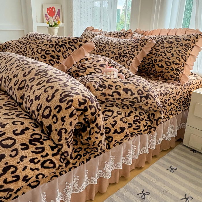 91家纺网 家纺一手货源 找家纺 浩浩家纺 2025新款舒适花边牛奶绒床盖四件套 豹纹