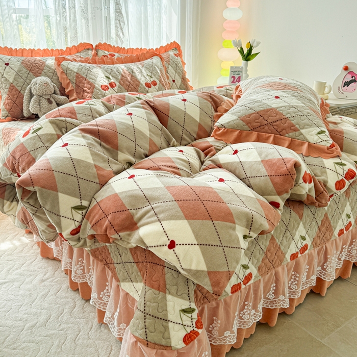 91家纺网 家纺一手货源 找家纺 浩浩家纺 2025新款舒适花边牛奶绒床盖四件套 线条