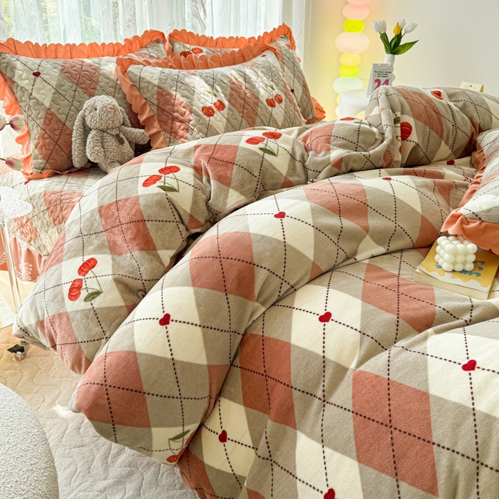 91家纺网 家纺一手货源 找家纺 浩浩家纺 2025新款舒适花边牛奶绒床盖四件套 线条