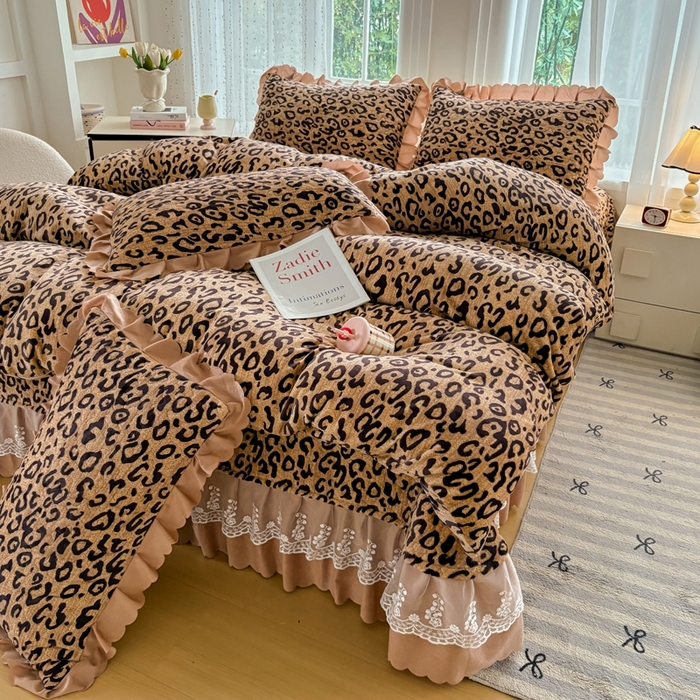 91家纺网 家纺一手货源 找家纺 浩浩家纺 2025新款舒适花边牛奶绒床盖四件套 豹纹