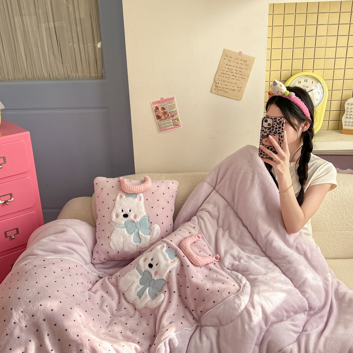 91家纺网 家纺一手货源 找家纺 番茄+ 2025新款牛奶绒贴布绣西高地抱枕被 波点-粉