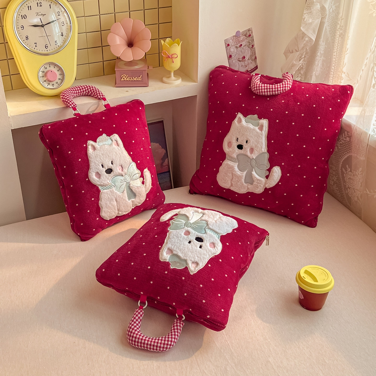 91家纺网 家纺一手货源 找家纺 番茄+ 2025新款牛奶绒贴布绣西高地抱枕被 波点-酒红