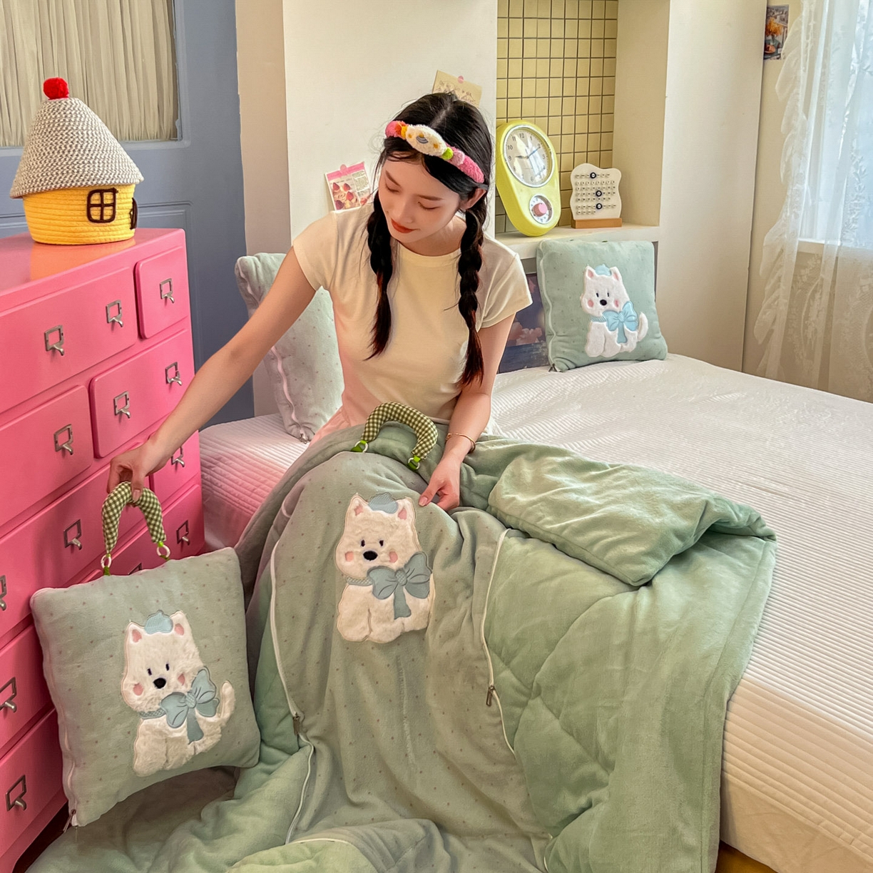 91家纺网 家纺一手货源 找家纺 番茄+ 2025新款牛奶绒贴布绣西高地抱枕被 波点-绿